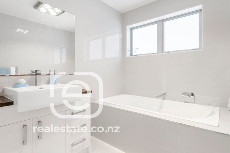 Photo of property in 33 Whekau Drive, Takanini, 2112