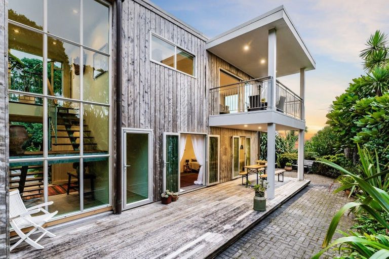 Photo of property in 2 Berridge Road, Muriwai, Waimauku, 0881