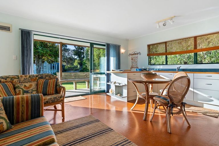 Photo of property in 847 Matapouri Road, Matapouri, Whangarei, 0173