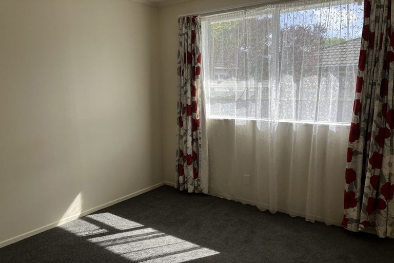 Photo of property in 5 Savage Crescent, Upper Hutt Central, Upper Hutt, 5018