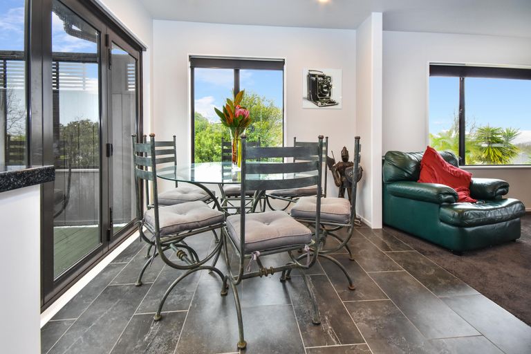 Photo of property in 21 Orinda Close, Botany Downs, Auckland, 2010