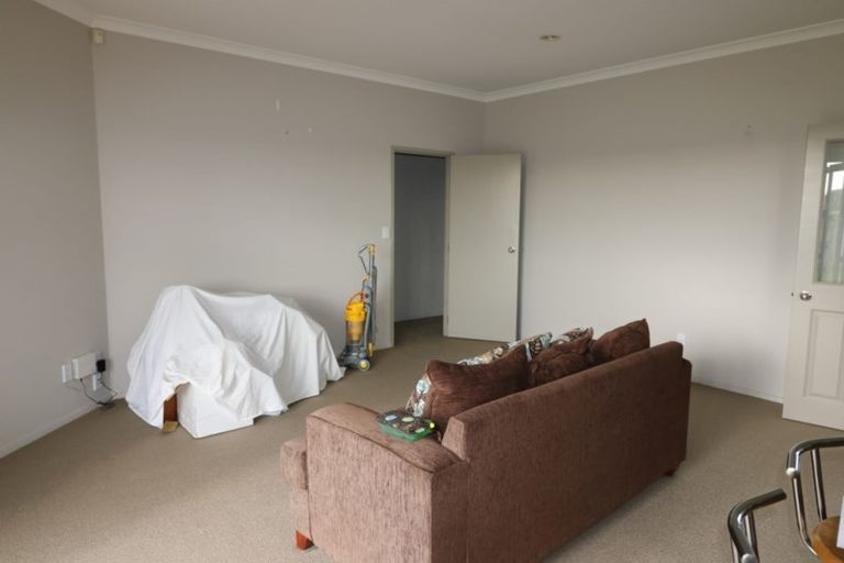 Photo of property in 8 Gibbston Close, Huntington, Hamilton, 3210