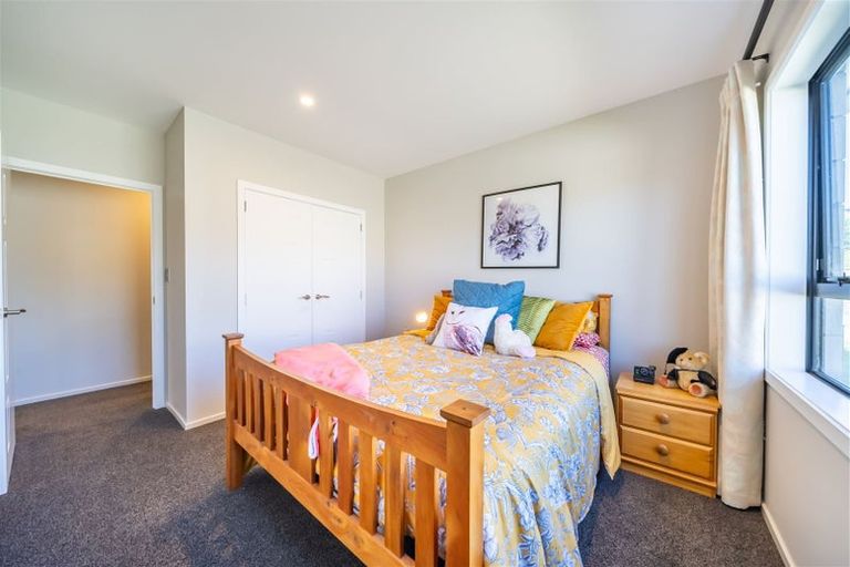 Photo of property in 14 Resolution Drive, Whitby, Porirua, 5024