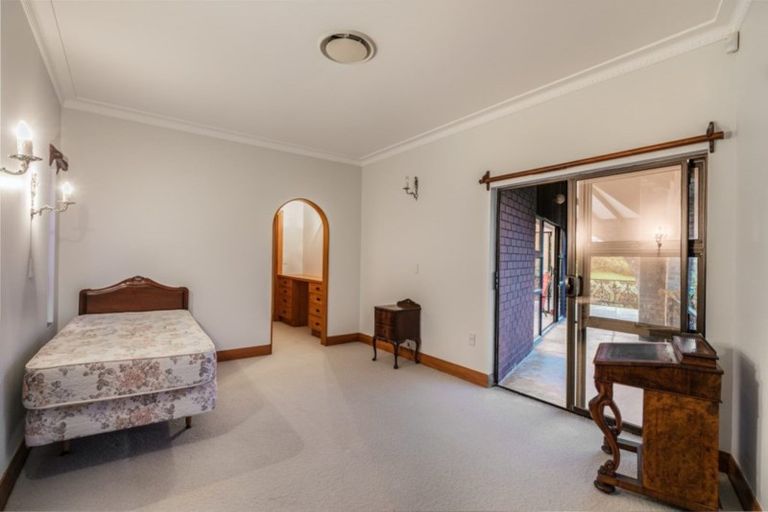 Photo of property in 27 Chelverton Terrace, Red Beach, 0932