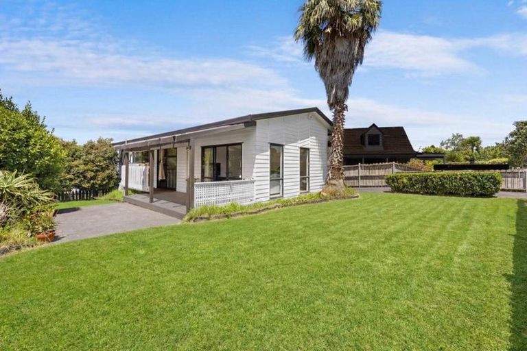 Photo of property in 49 Gosford Drive, Botany Downs, Auckland, 2010