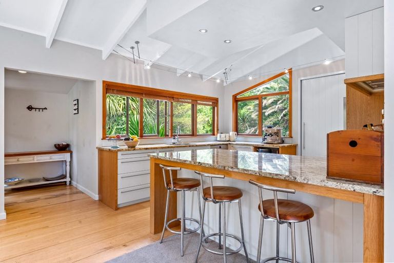 Photo of property in 37 Kiteroa Terrace, Rothesay Bay, Auckland, 0630