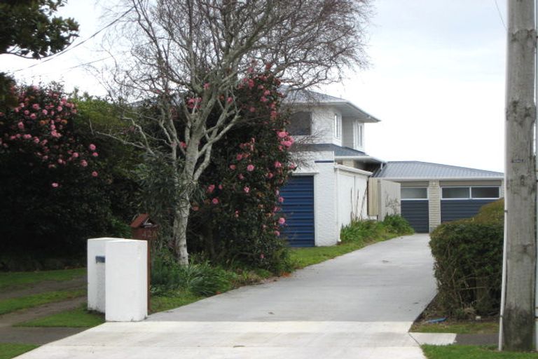 Photo of property in 42 Whiteley Street, Moturoa, New Plymouth, 4310