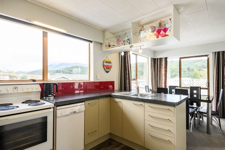 Photo of property in 159 Waikawa Road, Picton, 7220