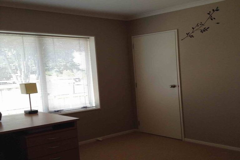 Photo of property in 30 Sandwick Drive, Weymouth, Auckland, 2103