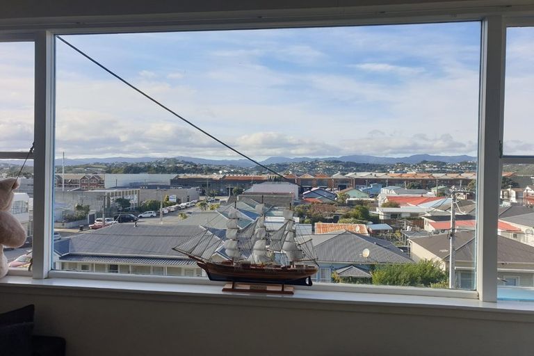 Photo of property in 18 Queens Drive, Kilbirnie, Wellington, 6022