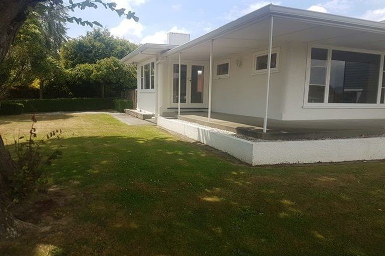 Photo of property in 2 Luton Street, Hokowhitu, Palmerston North, 4410
