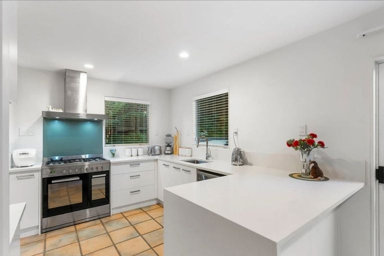 Photo of property in 1/104a Beach Road, Castor Bay, Auckland, 0620