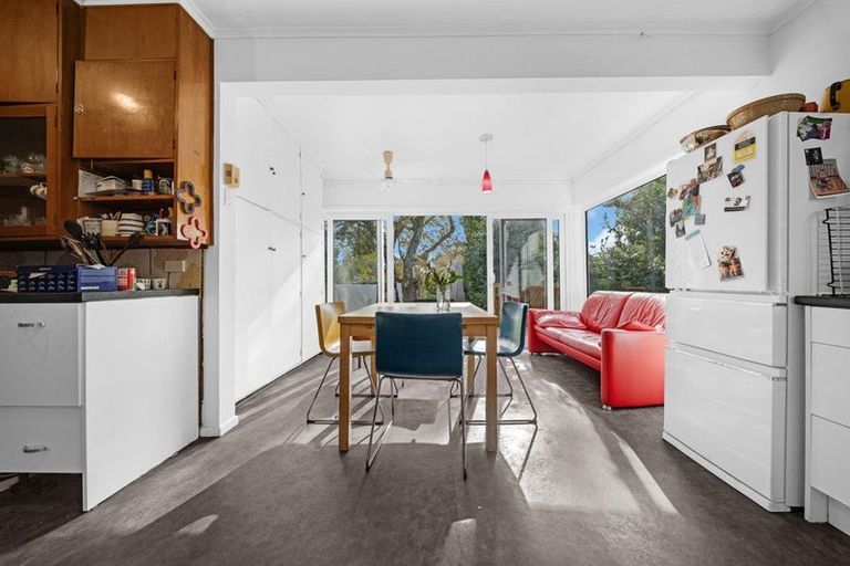 Photo of property in 117 Hutchinson Avenue, New Lynn, Auckland, 0600