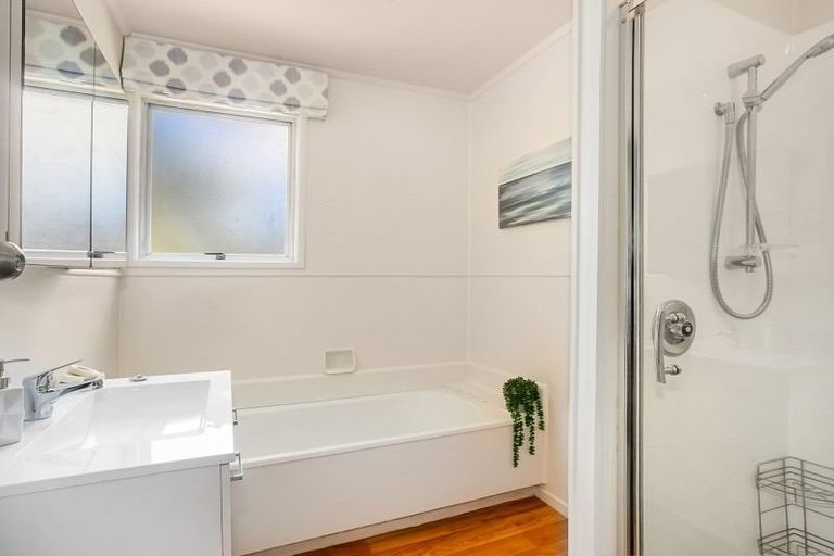 Photo of property in 15 Bedlington Avenue, Manurewa, Auckland, 2102