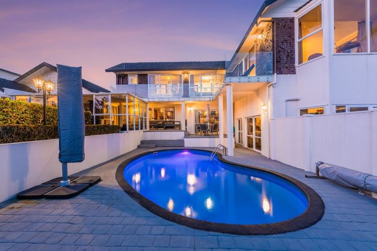 Photo of property in 43 St Annes Crescent, Wattle Downs, Auckland, 2103