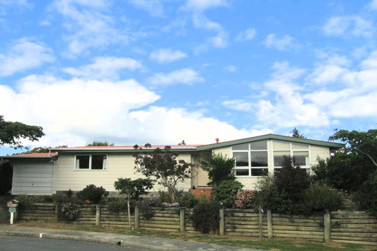 Photo of property in 14 Dunsandel Grove, Silverstream, Upper Hutt, 5019