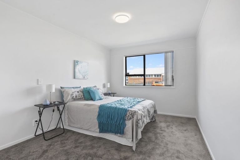 Photo of property in 2/1 Wattle Street, New Lynn, Auckland, 0600