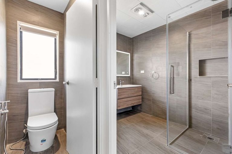 Photo of property in 2/8 Celmisia Place, Weymouth, Auckland, 2103