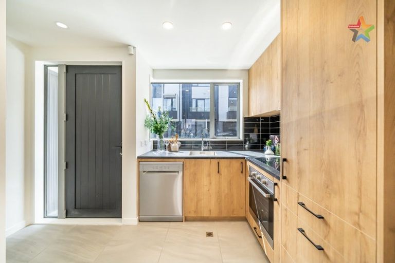 Photo of property in 34 John Street, Stokes Valley, Lower Hutt, 5019