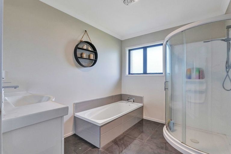 Photo of property in 4 Larlin Drive, Hawera, 4675