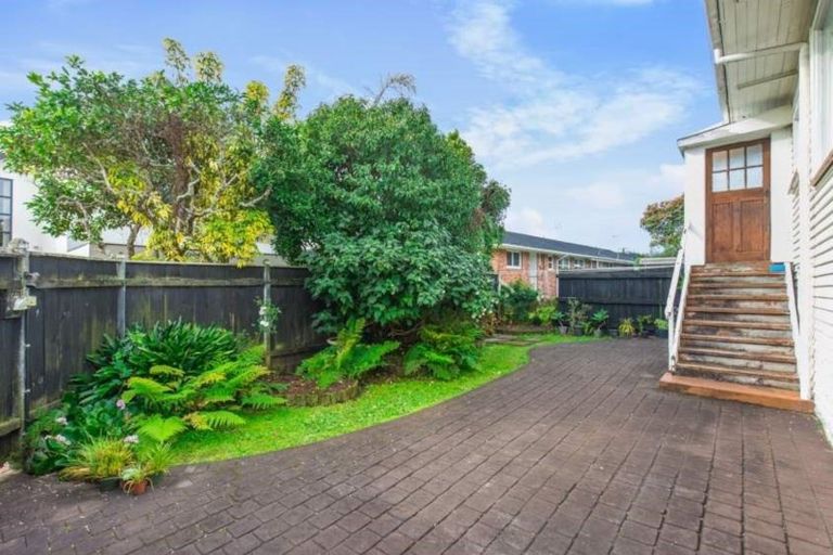Photo of property in 1/67 Kitchener Road, Milford, Auckland, 0620