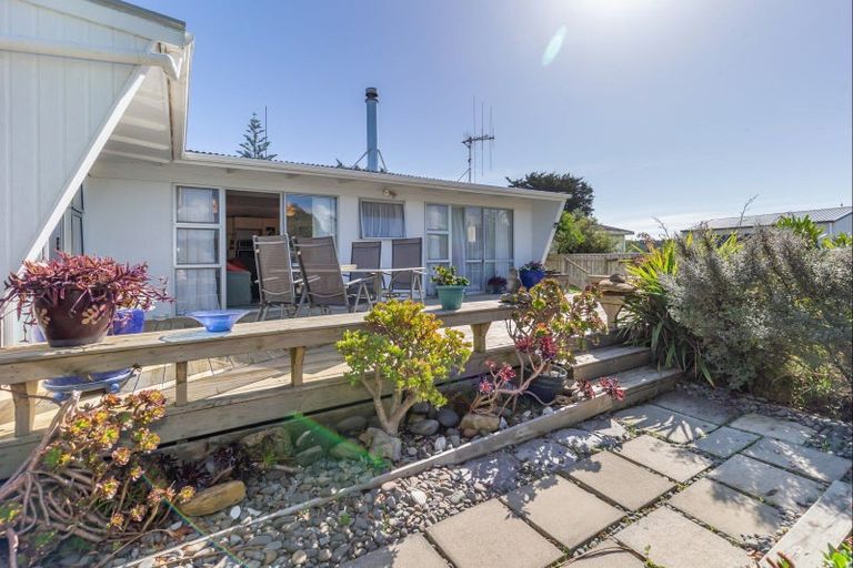 Photo of property in 32 Muapoko Street, Himatangi Beach, Foxton, 4891