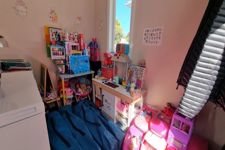 Photo of property in 12 Lincoln Avenue, Tawa, Wellington, 5028