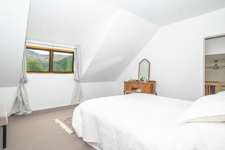 Photo of property in 27 Hood Crescent, Arrowtown, 9302