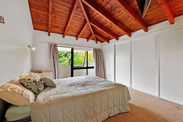 Photo of property in 1/20a Hauraki Road, Hauraki, Auckland, 0622