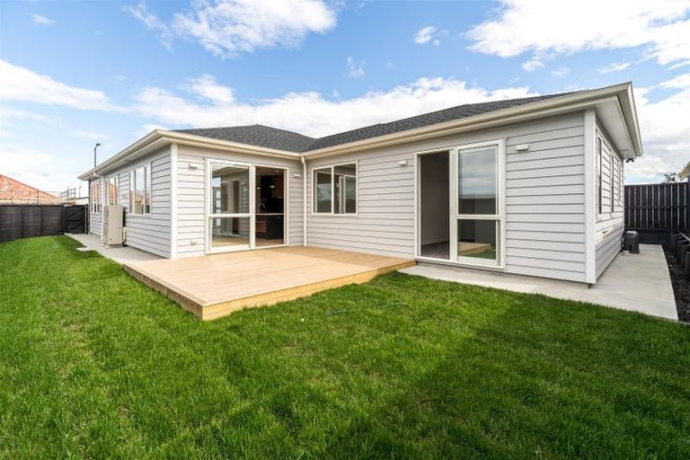 Photo of property in 30 Archibald Drive, Wainui, 0932