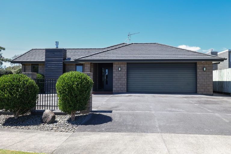 Photo of property in 8 Settlers Close, Whalers Gate, New Plymouth, 4310