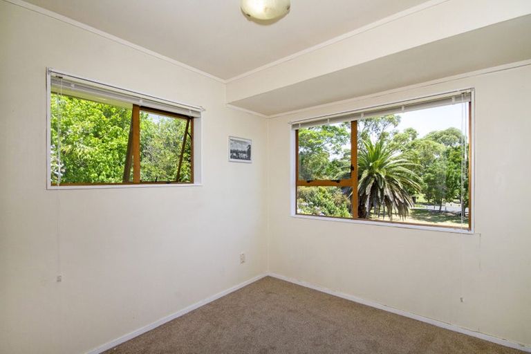 Photo of property in 1/2 Sylvan Avenue, Northcote, Auckland, 0627