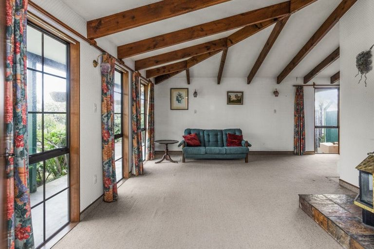 Photo of property in 11 Deakin Place, Clive, 4102