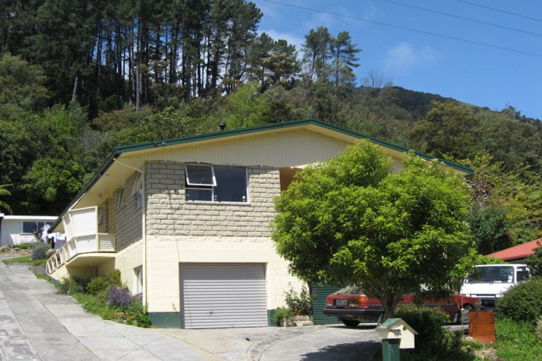 Photo of property in 13 Milton Terrace, Picton, 7220