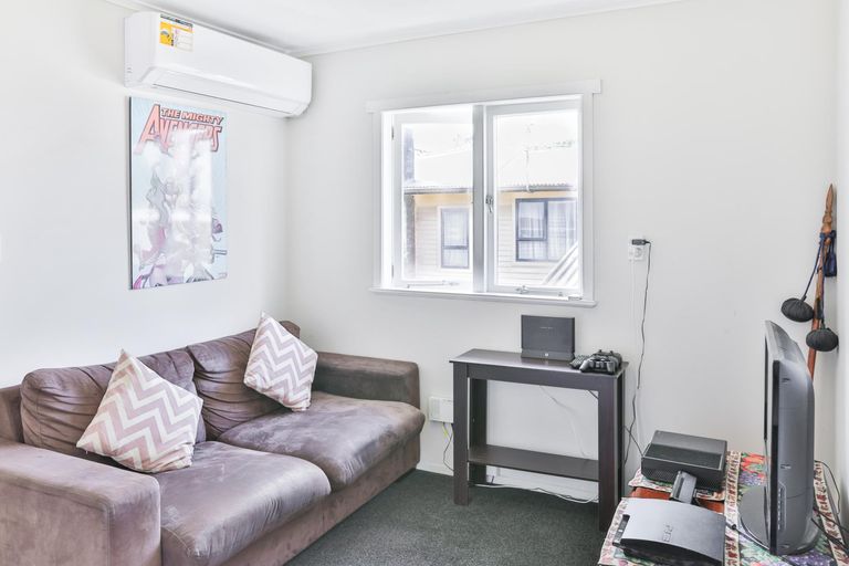 Photo of property in 1/76 Grove Road, Papakura, 2110