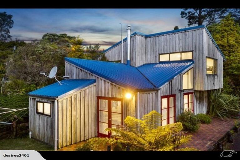 Photo of property in 807 West Coast Road, Oratia, Auckland, 0604