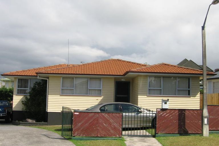 Photo of property in 70 Rosewarne Crescent, Glendene, Auckland, 0602