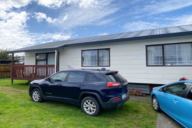 Photo of property in 3/11 Barneys Farm Road, Clendon Park, Auckland, 2103