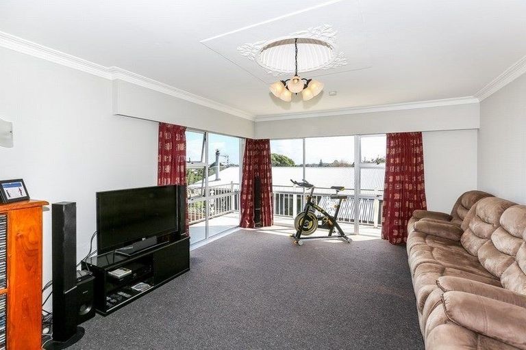 Photo of property in 312 Tukapa Street, Hurdon, New Plymouth, 4310