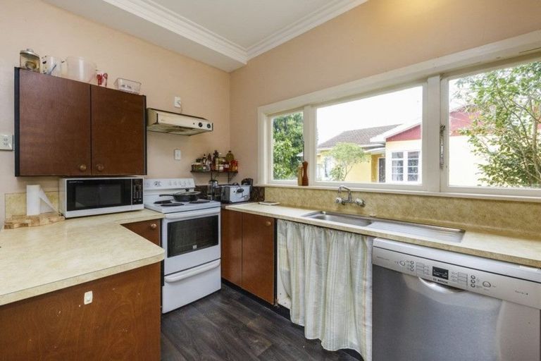 Photo of property in 27 Hardie Street, Hokowhitu, Palmerston North, 4410