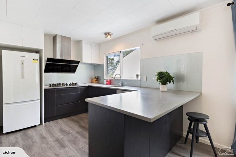 Photo of property in 1/22 Fernlea Rise, Bayview, Auckland, 0629