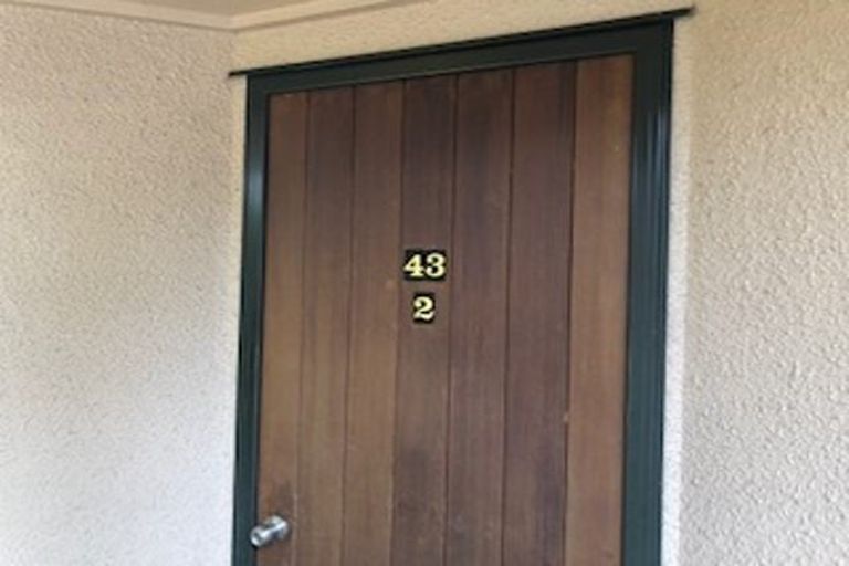 Photo of property in 43a Forrest Hill Road, Milford, Auckland, 0620