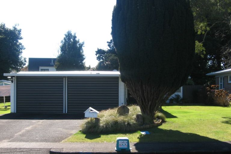 Photo of property in 1 Arthur Place, Opaheke, Papakura, 2113