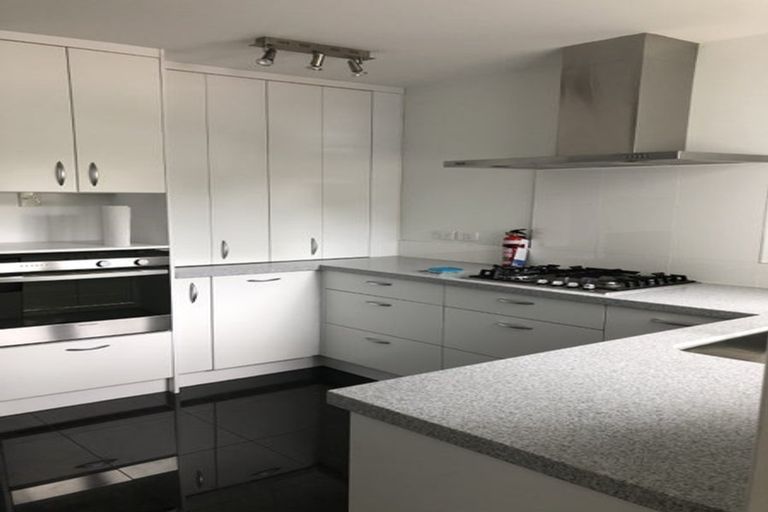 Photo of property in 2/9 College Road, Northcote, Auckland, 0627