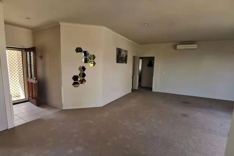 Photo of property in 87 Sturges Road, Henderson, Auckland, 0612
