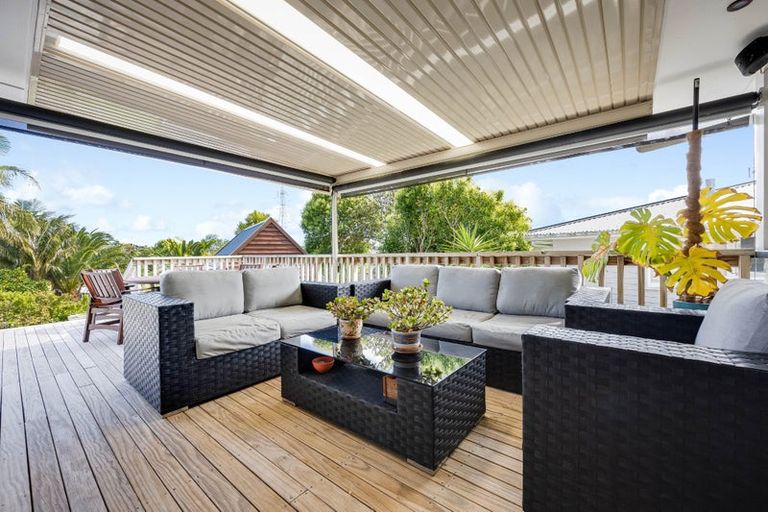 Photo of property in 16 Paton Avenue, Te Atatu South, Auckland, 0610