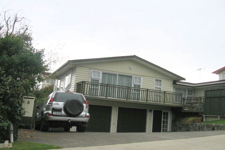 Photo of property in 8 Greyfriars Crescent, Tawa, Wellington, 5028