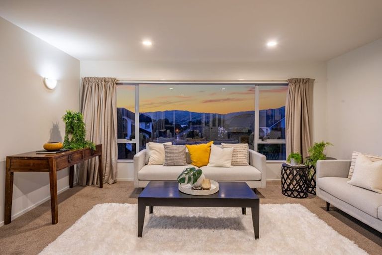 Photo of property in 12 Lanyon Place, Whitby, Porirua, 5024