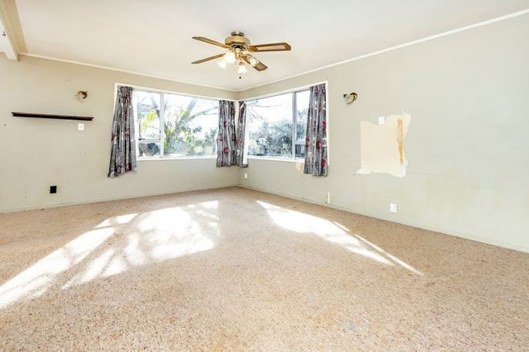 Photo of property in 15 Becker Drive, Weymouth, Auckland, 2103