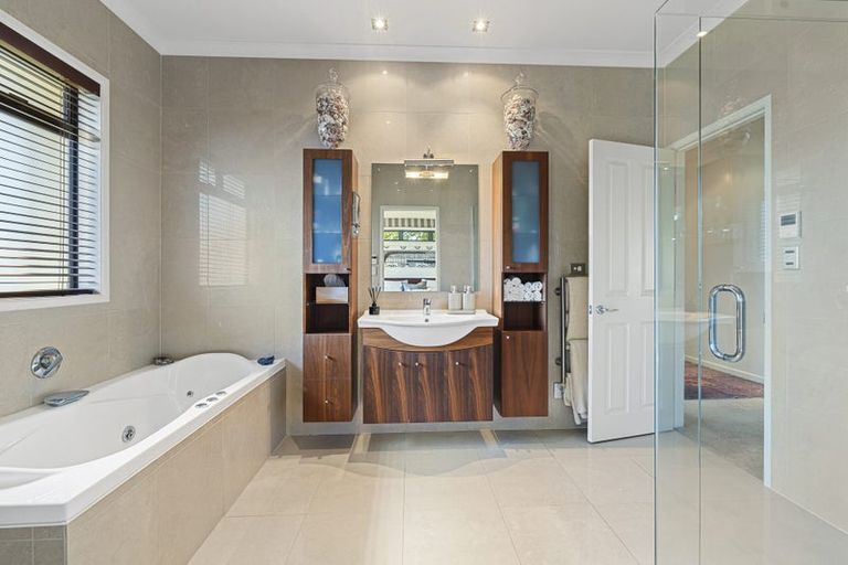 Photo of property in 14a Veale Road, Frankleigh Park, New Plymouth, 4310